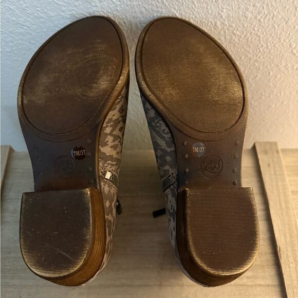 Women's Patterned Ankle Boots - Picture 6 of 8